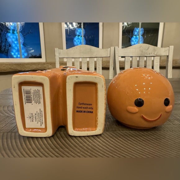 Holiday Time Gingerbread Man Cookie Jar Glazed Earthware - Holiday Decor (NEW) - Picture 6 of 11